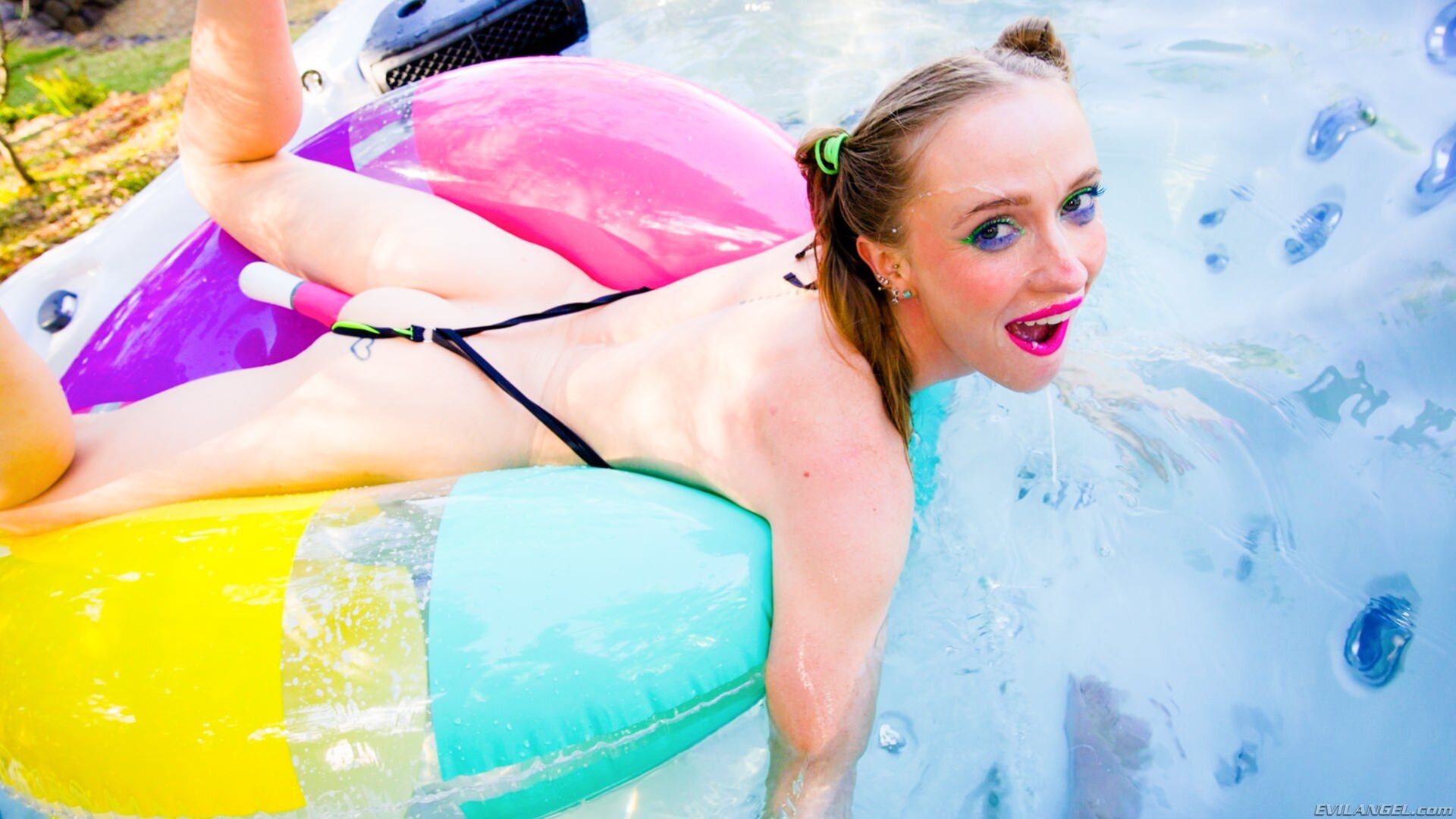 Insane Squirts, DP & Blowjob