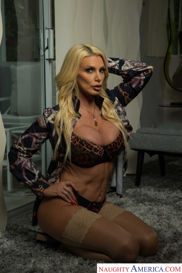 Lonely housewife Brittany Andrews takes a cock from stepson