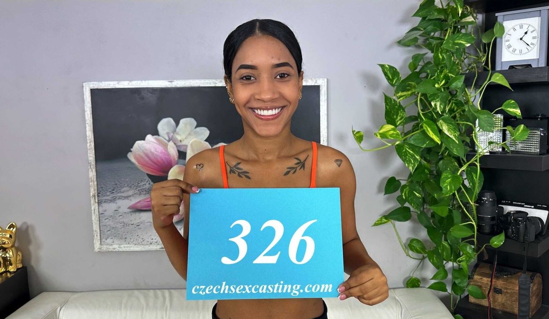 Hot babe from Colombia is ready to conquer the world of modeling