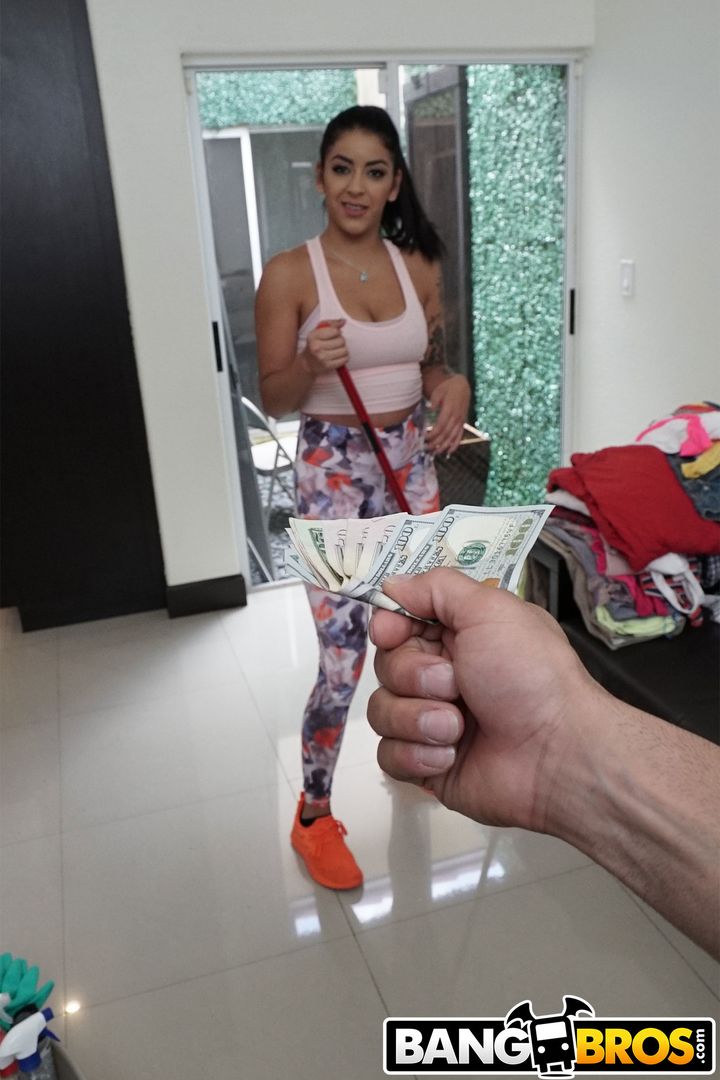 Maid Squirts on That Dick