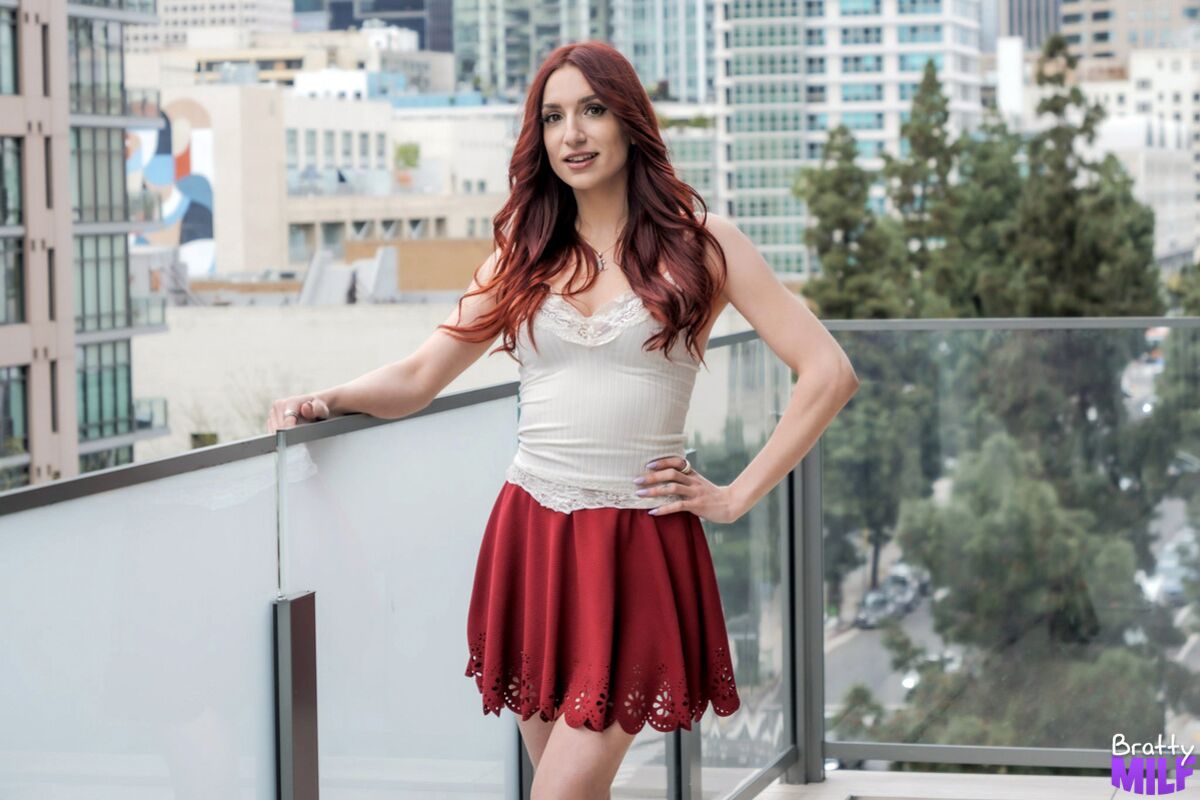 Stepmom Knows How To Dress For Success - S8:E7