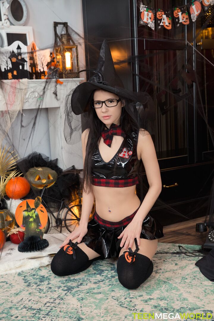 Tricky Halloween sex games