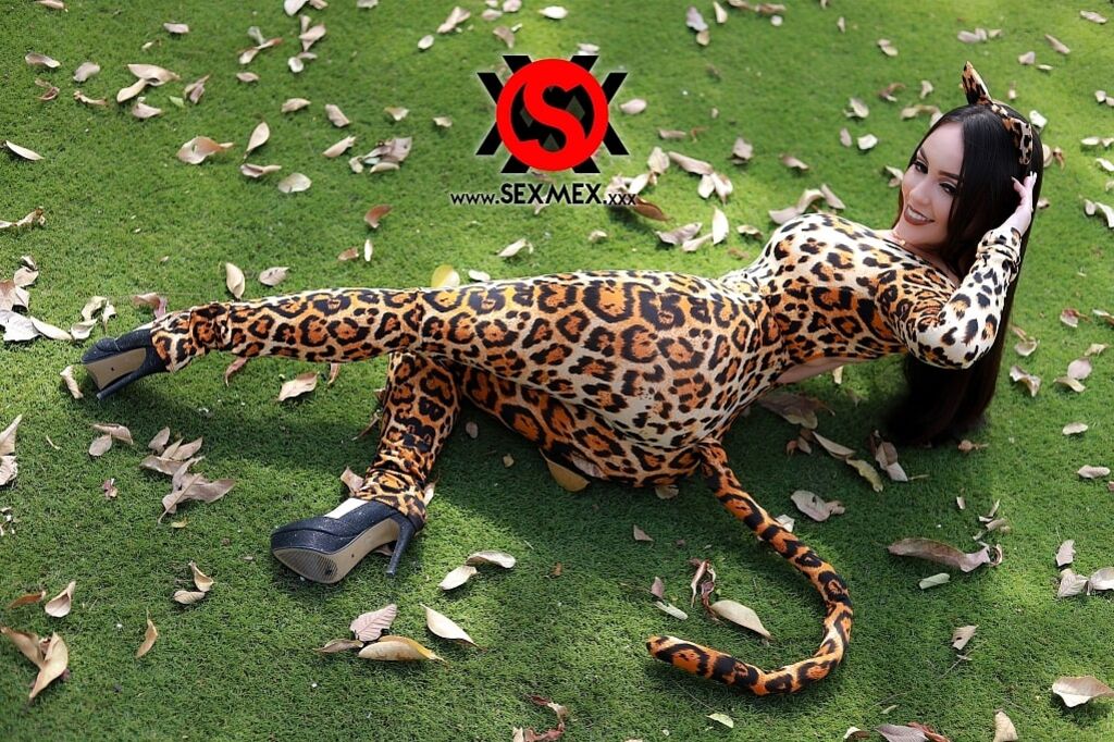 SEXUAL PET . KOURTNEY LOVE