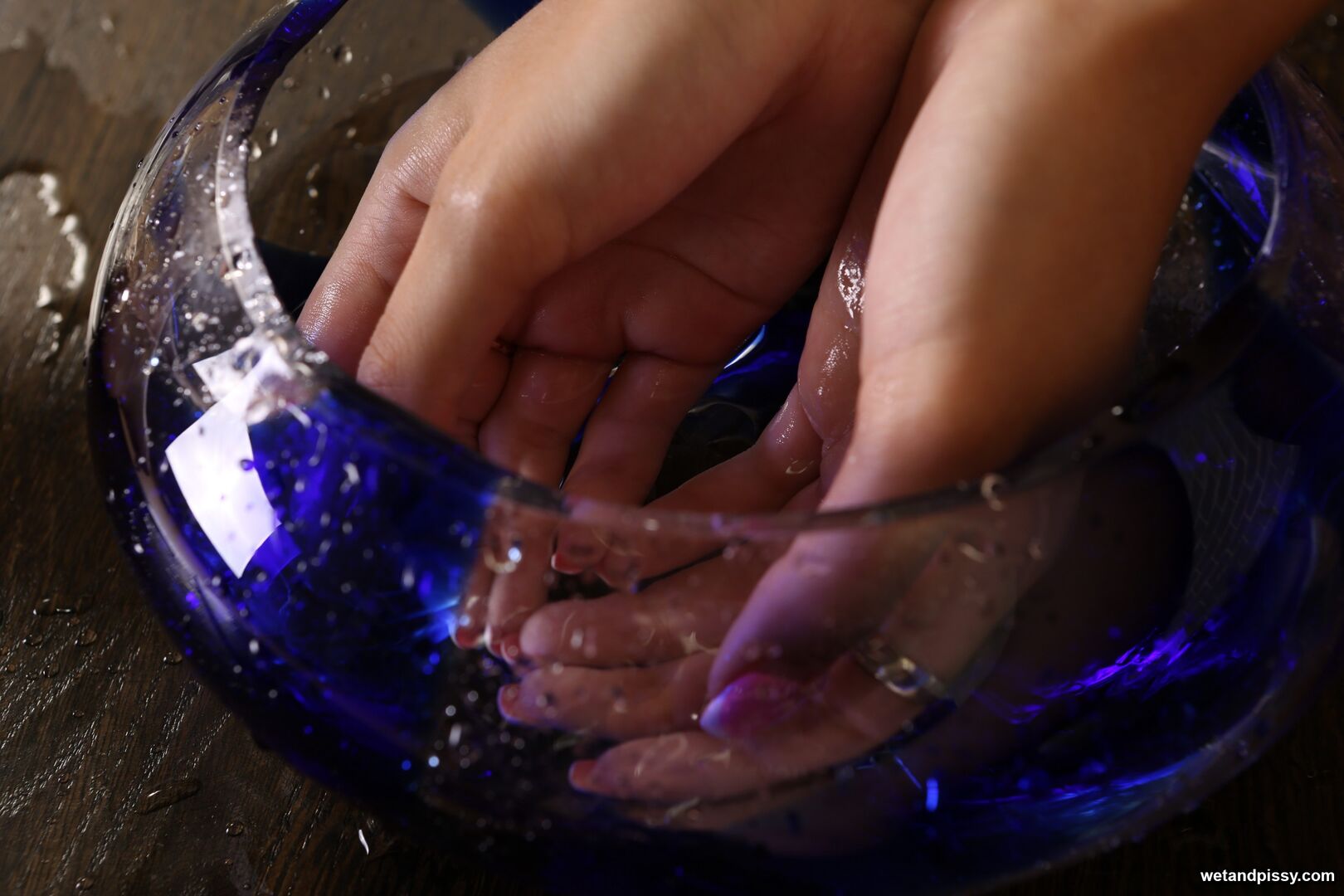 ELLA ROSA — SPLASHING