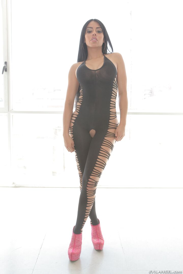 NACHO LOVES CANELA SKIN, SCENE #02