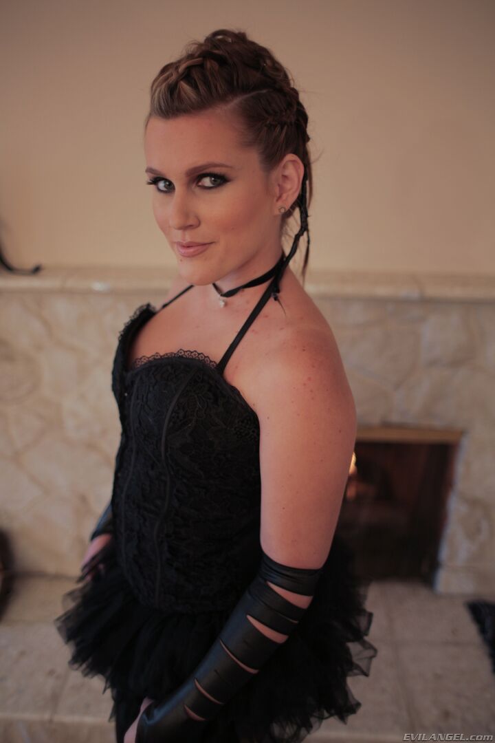 STRAP-ON DOMME SODOMIZES BUSTY LESBIAN