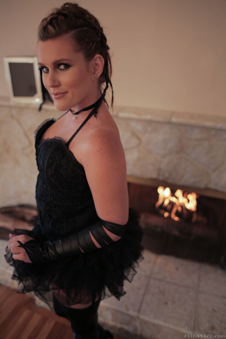 STRAP-ON DOMME SODOMIZES BUSTY LESBIAN