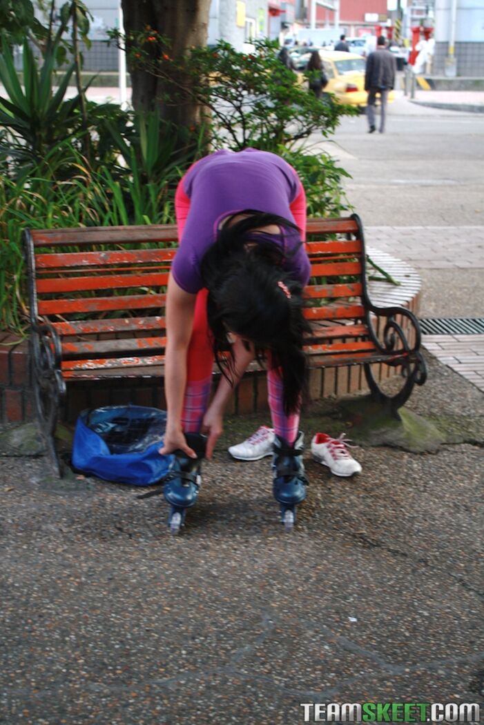 Roller skate skeeting