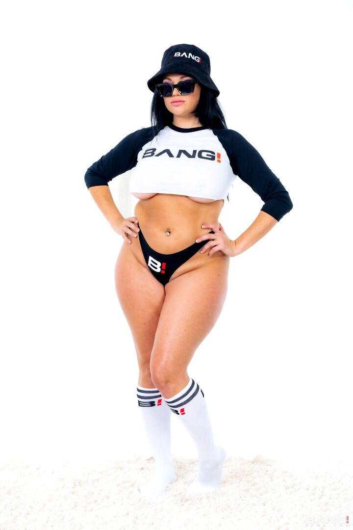 Mona Azar Does Anal Like A Pro