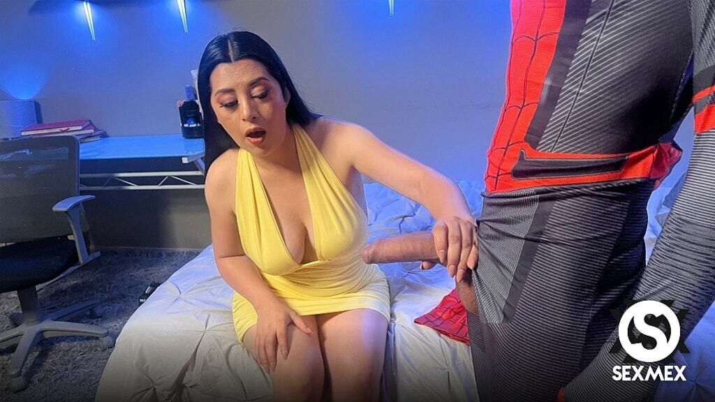 SEXY SPIDERMAN'S AUNTIE . CASSANDRA LUJÁN