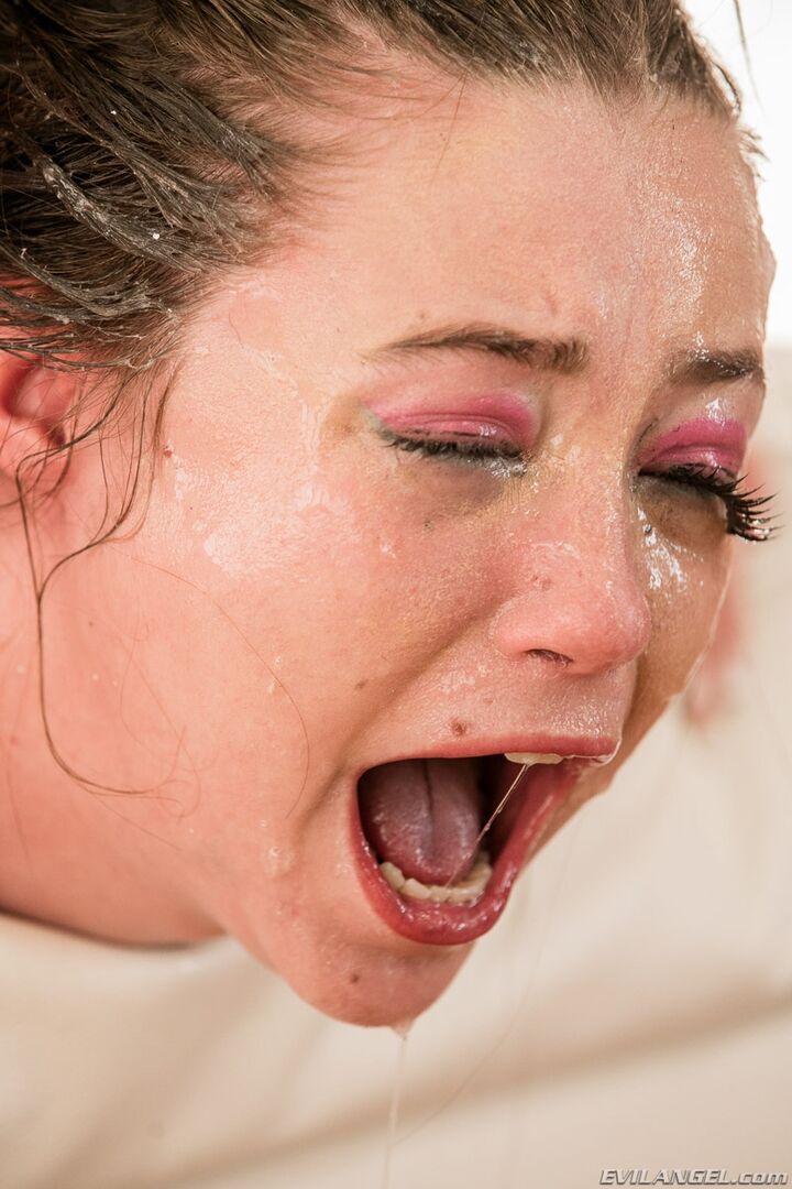 CAROLINA JACKHAMMERED TO SQUIRTING
