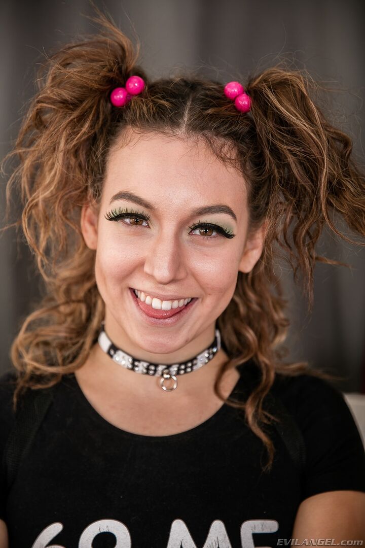 SQUIRTING HARLEY'S SKETCHY HOOKUP APP