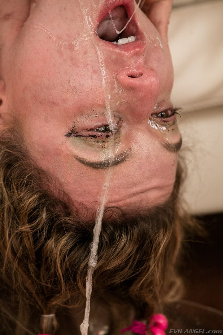 SQUIRTING HARLEY'S SKETCHY HOOKUP APP