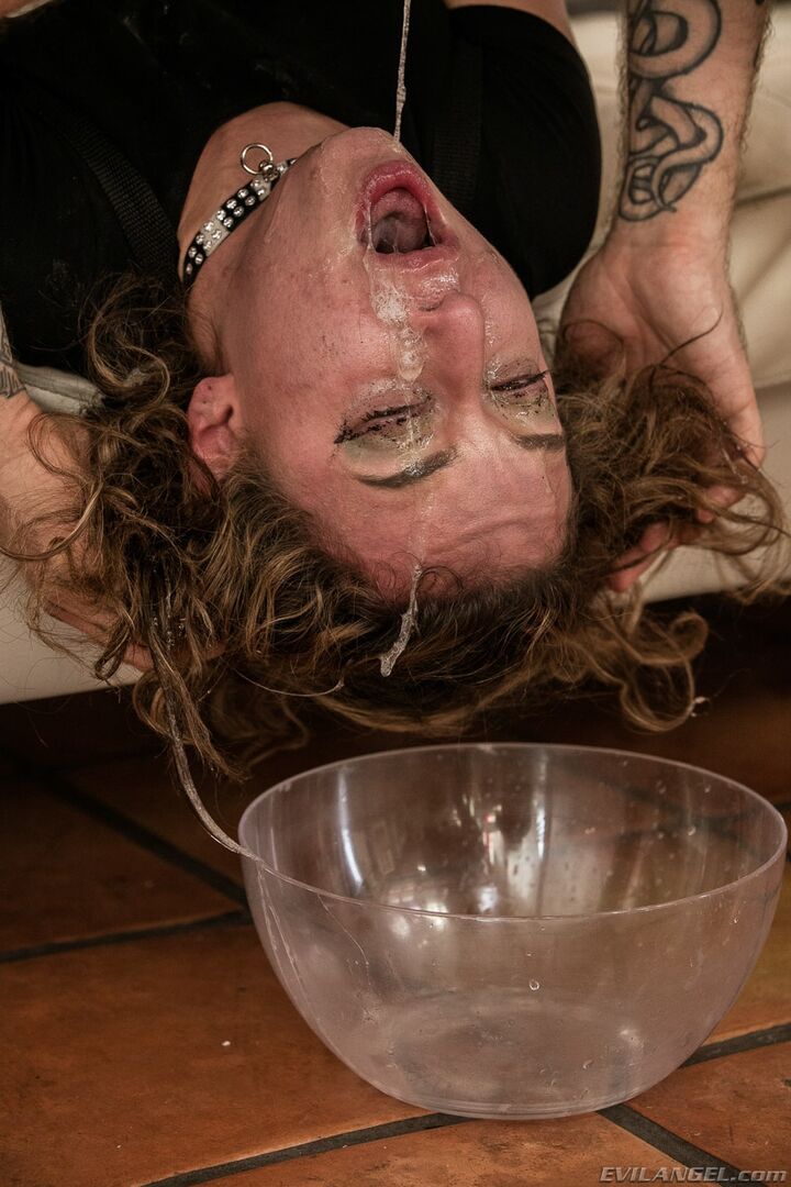 SQUIRTING HARLEY'S SKETCHY HOOKUP APP