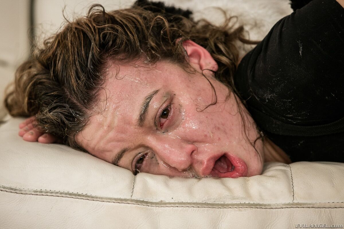 SQUIRTING HARLEY'S SKETCHY HOOKUP APP