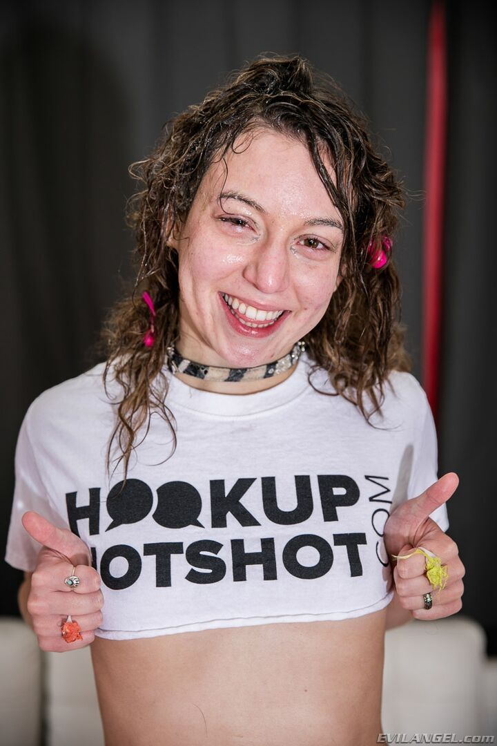 SQUIRTING HARLEY'S SKETCHY HOOKUP APP