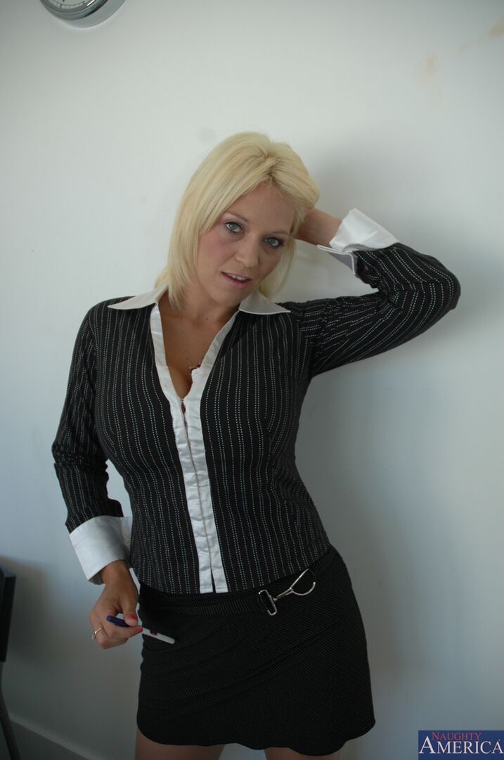 Charlee Chase fucking in the classroom with her blue eyes