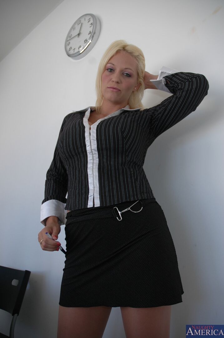 Charlee Chase fucking in the classroom with her blue eyes