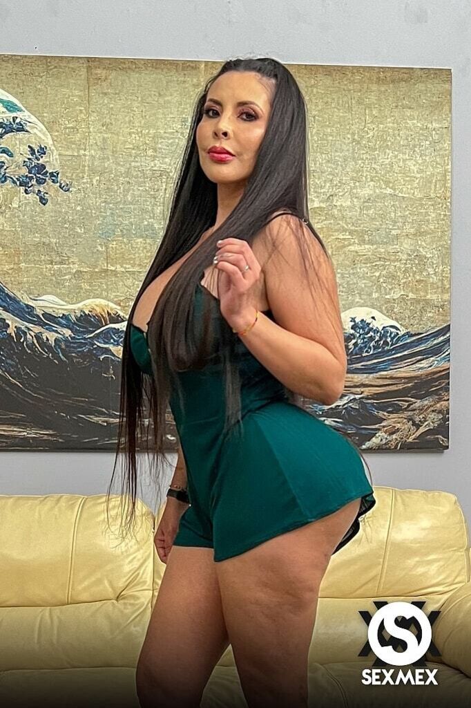 MY BEST FRIEND'S MOM . MARYAM HOT