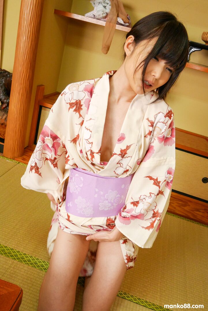 Hot gorgeous Japanese babe