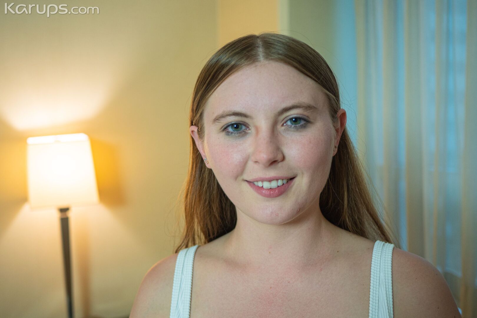 ZOEY'S PLAYFUL PUSSY 2711