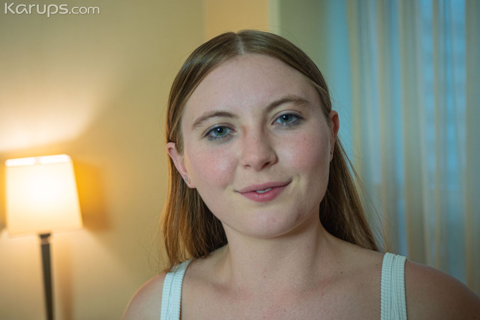ZOEY'S PLAYFUL PUSSY 2711