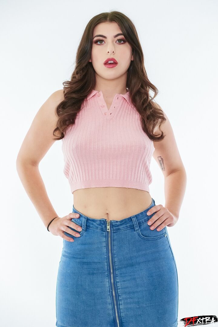 Gal Ritchie Becomes a Proper American Slut