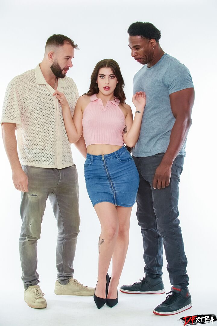 Gal Ritchie Becomes a Proper American Slut