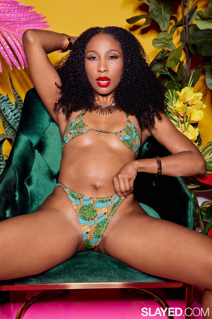 Insatiable Olivia Ravishes Chloes Heavenly Body