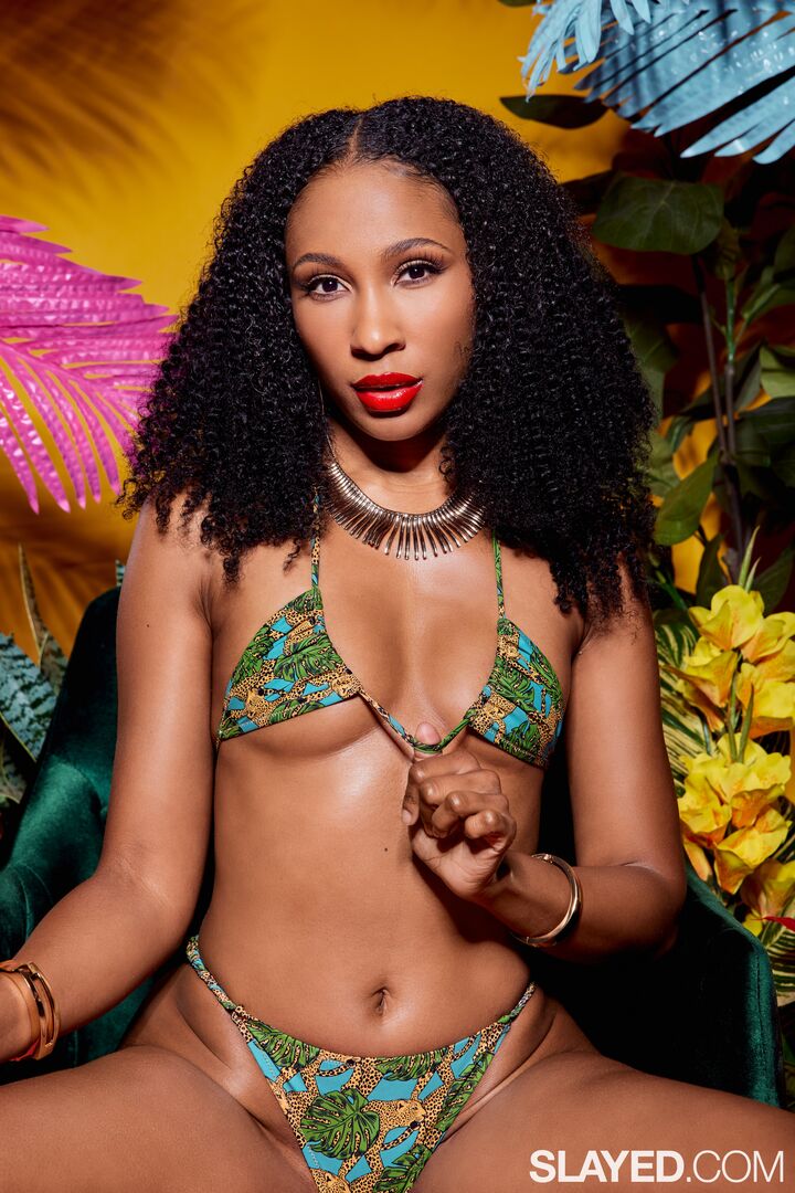 Insatiable Olivia Ravishes Chloes Heavenly Body