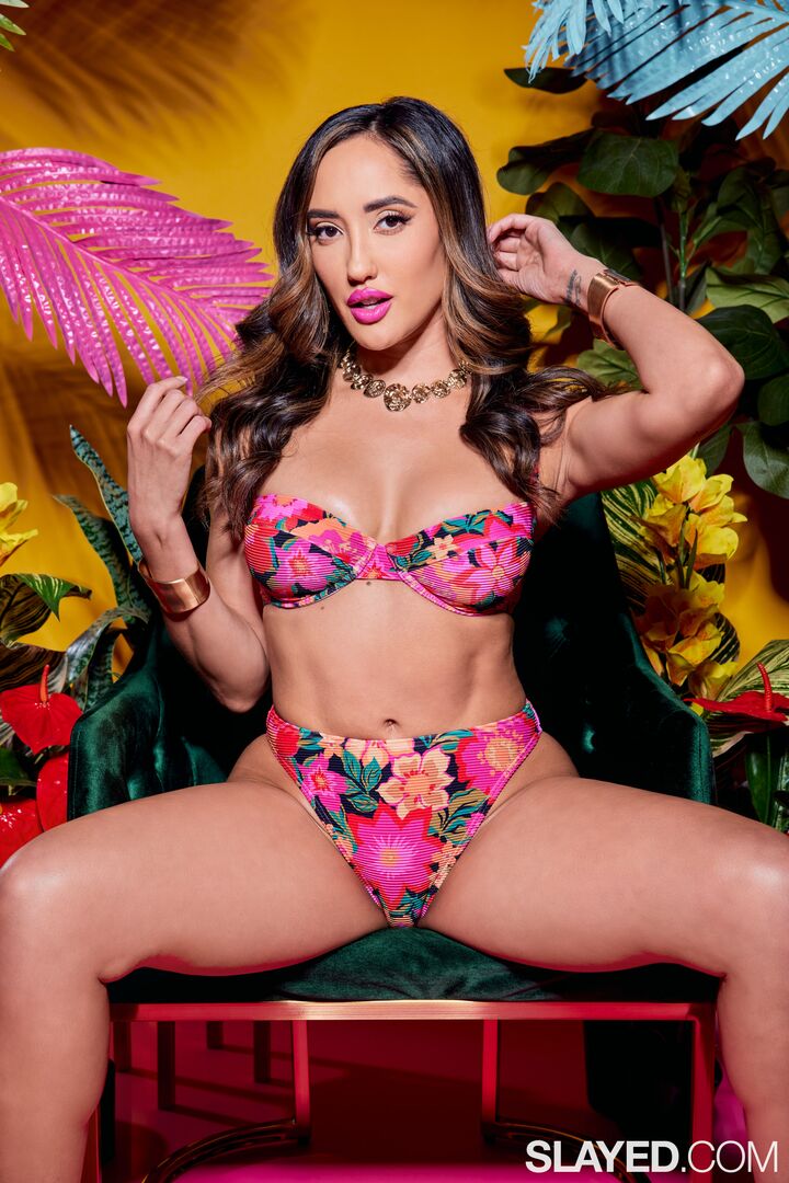 Insatiable Olivia Ravishes Chloes Heavenly Body