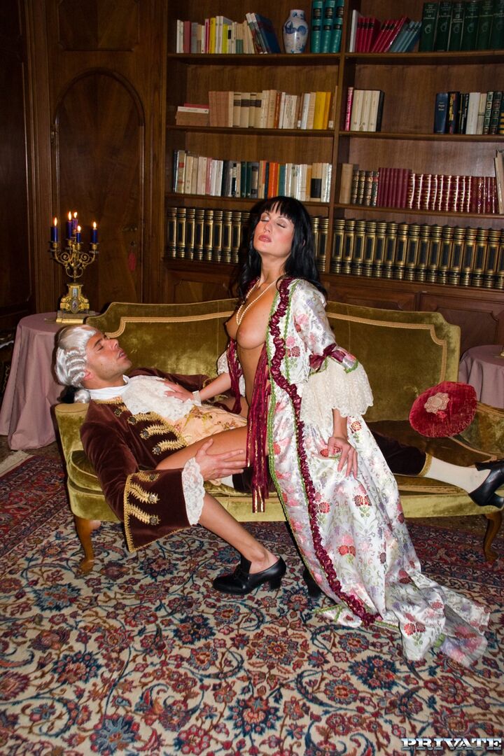 Sarah Twain Takes It Deep in the Ass when Her Husband Is Away