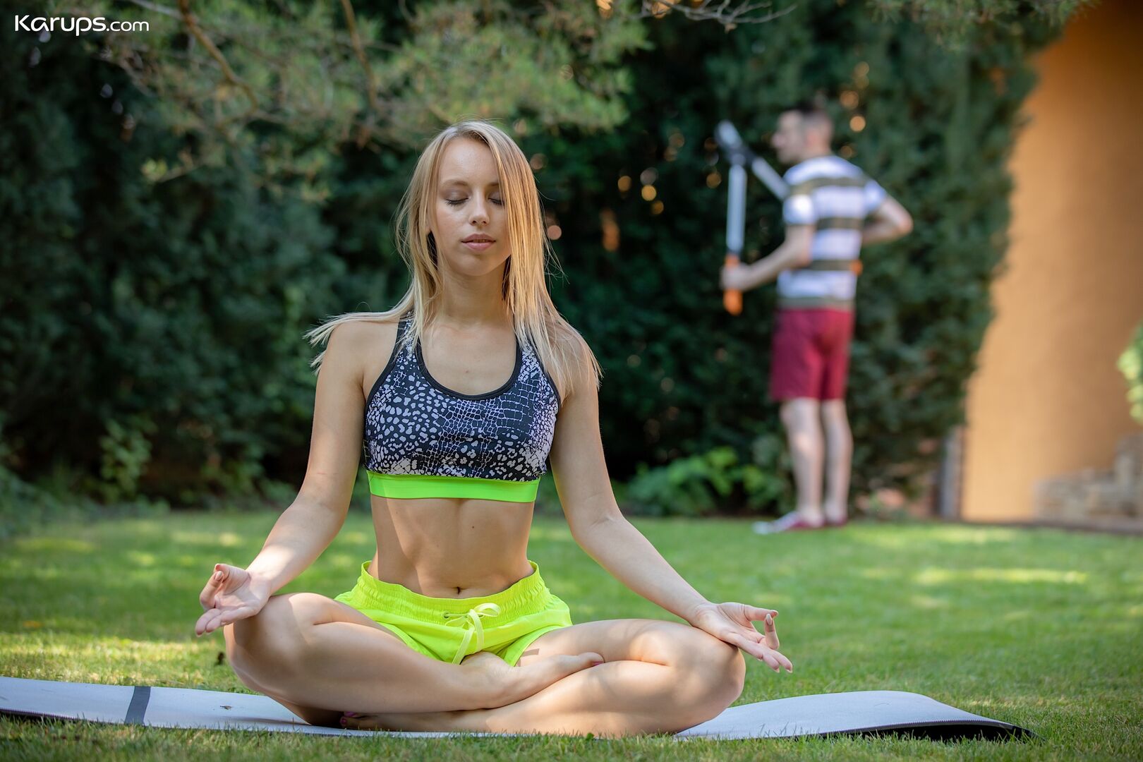 YOUNG HOT YOGA