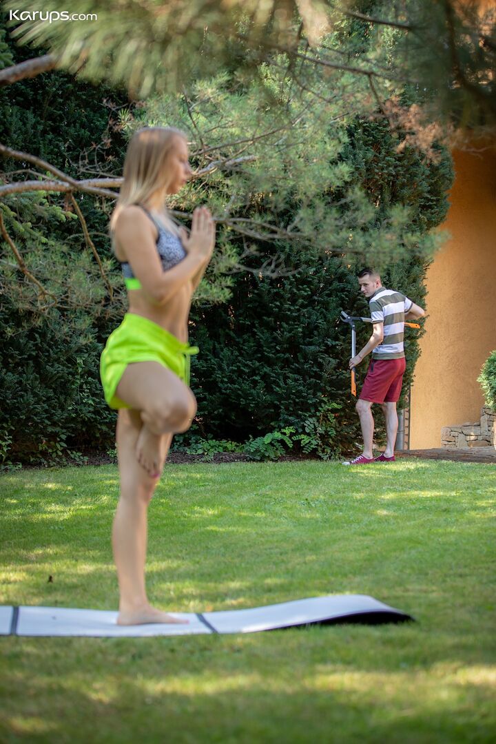YOUNG HOT YOGA
