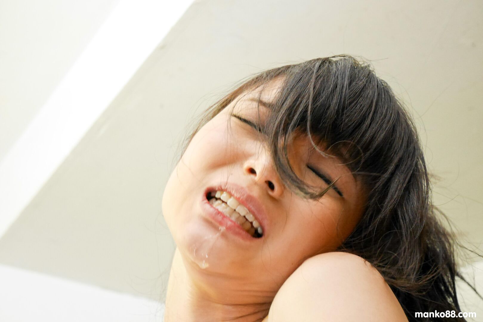 Asian get fucked in bathtub