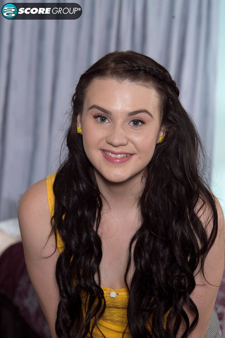CUTE AND BUBBLY TEEN DANIELLE SHOWS US HOW QUICKLY SHE CAN CUM.