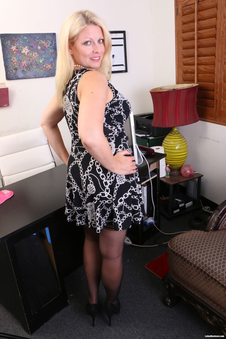 Hot Cougar Boss Takes Her New Employee For A Ride
