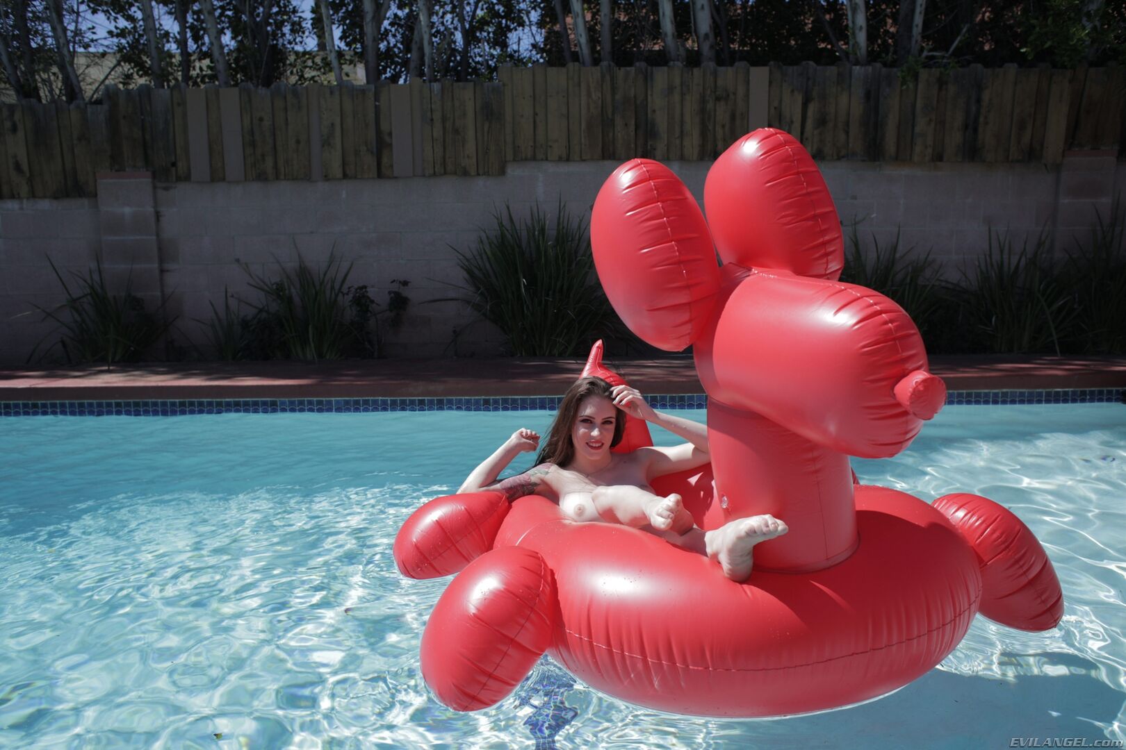 ANNA'S PROLAPSING SODOMY & FOOT FUN