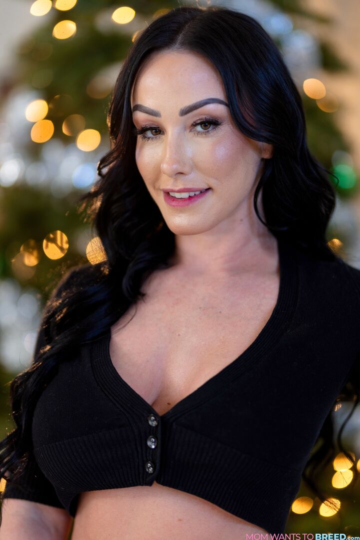 Fuck Me Under The Mistletoe - S4:E1