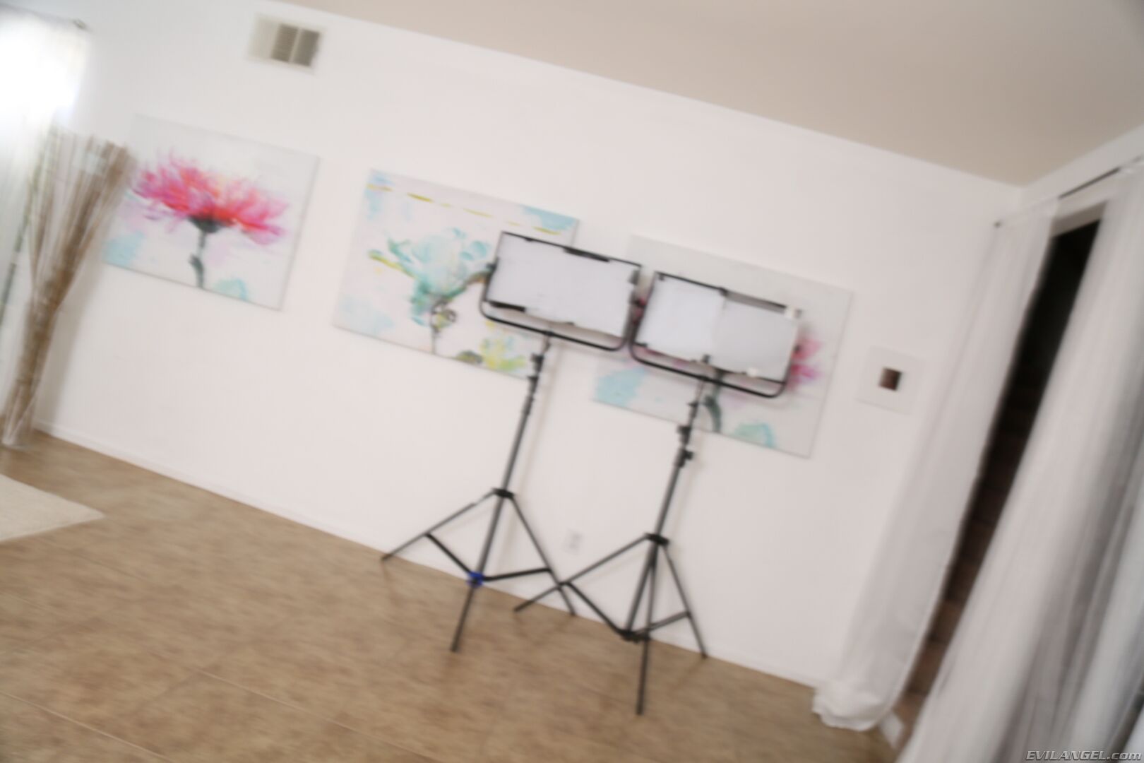 MASSAGE SLUT JASMINE'S OILY ANAL FUCK