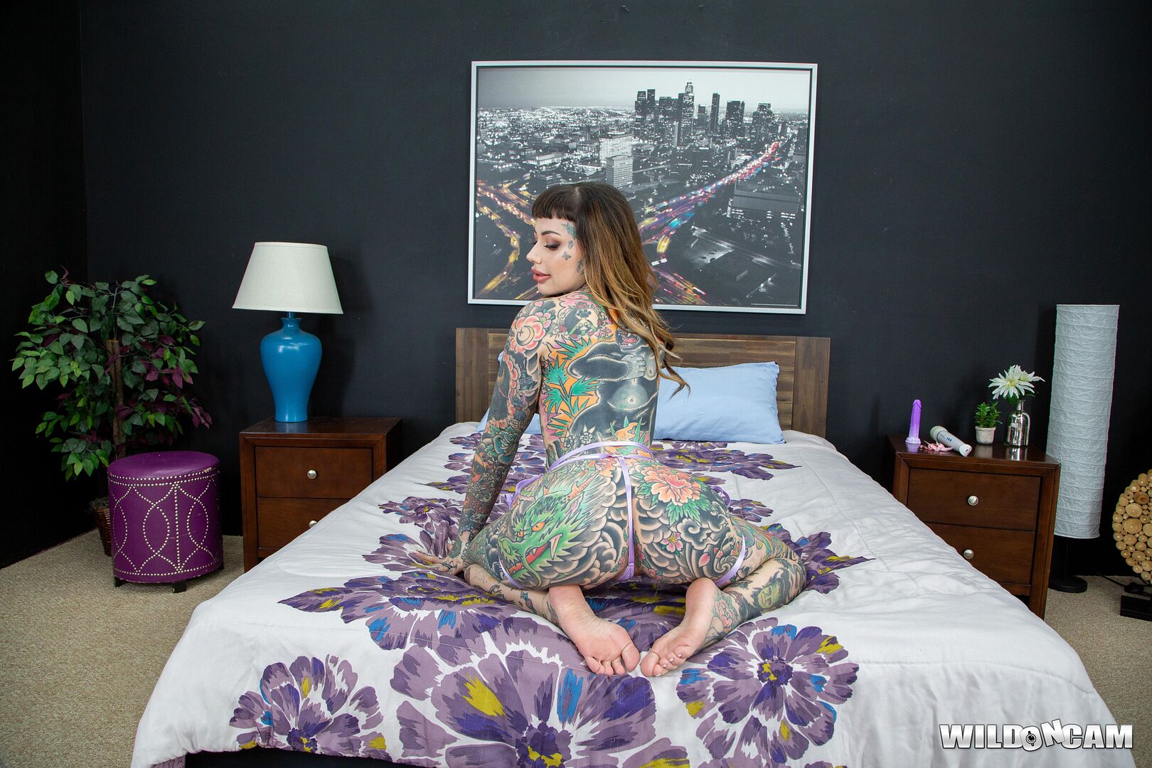 Wicked Hot And Tattooed Babe TigerLilly Is Masturbating LIVE