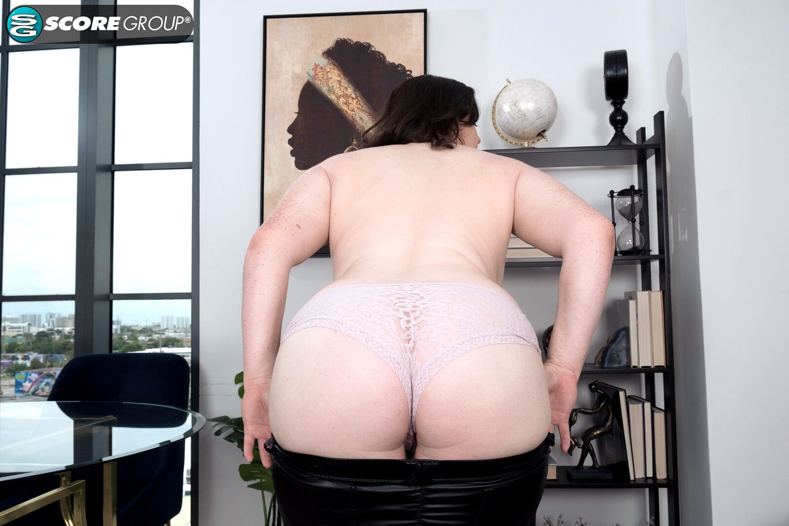 NIKKI BUSTY: STRIP & PLAY