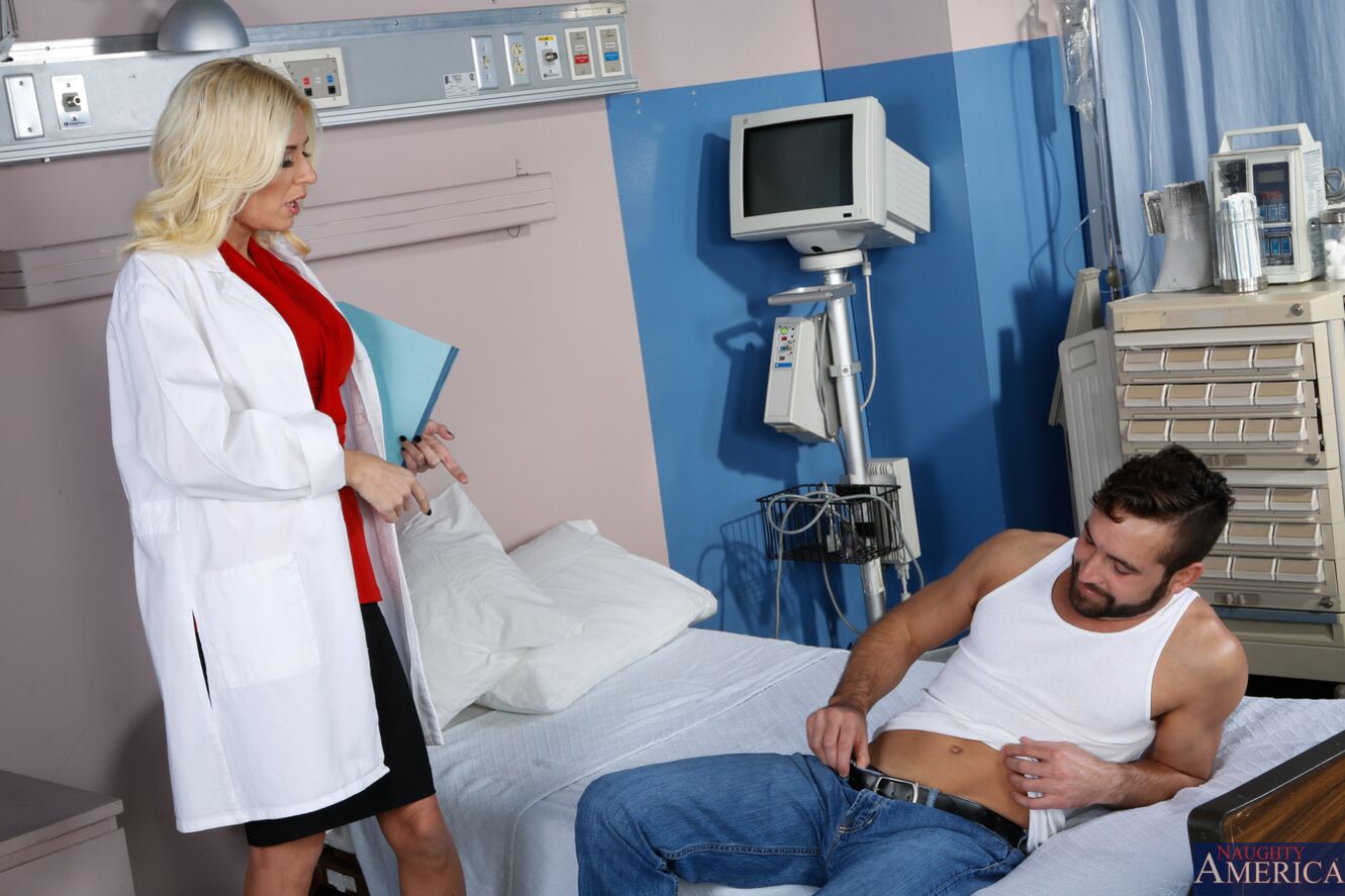 Riley Evans fucking in the doctor's office with her tits