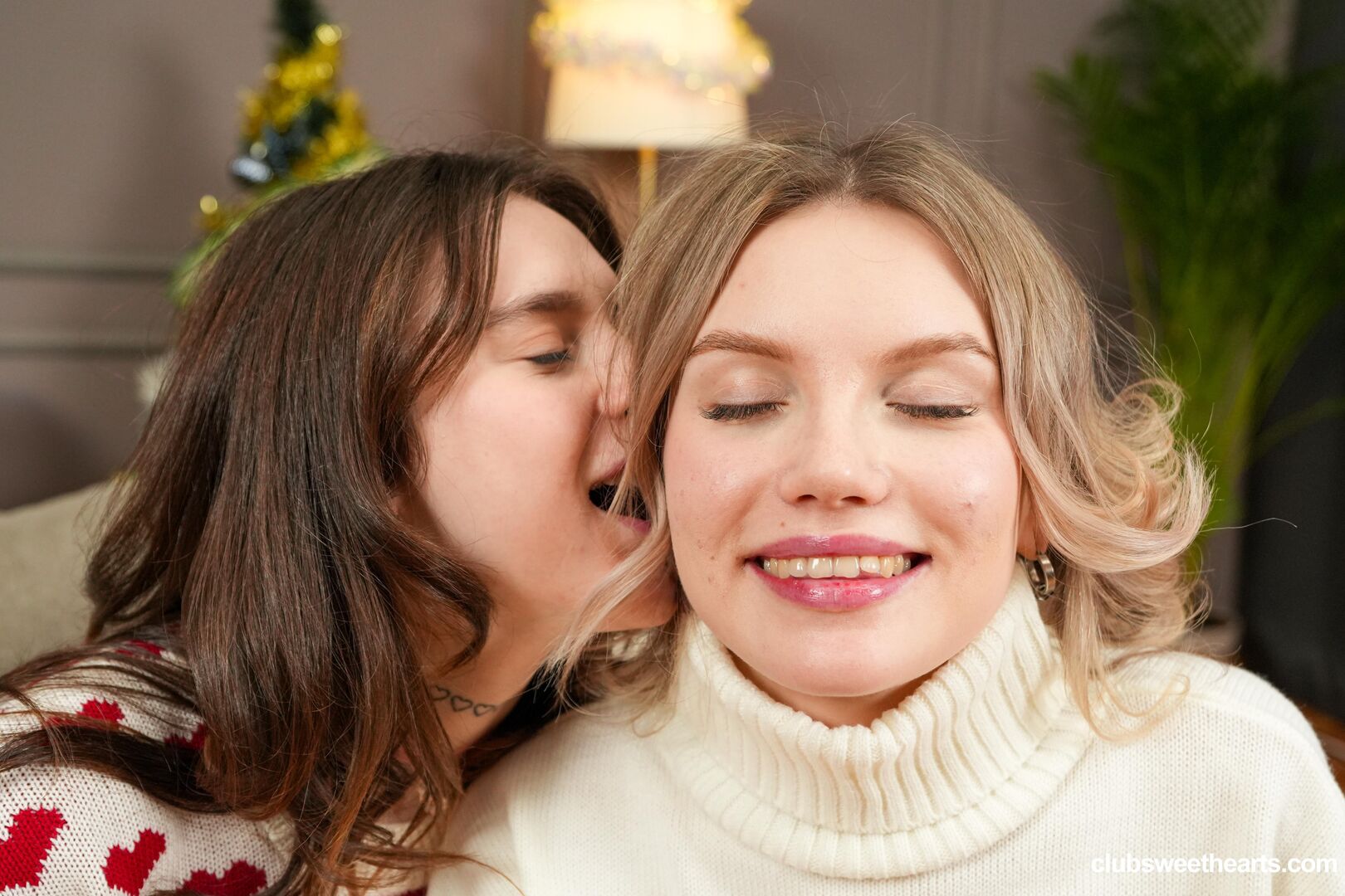BFFs Jane and Milka wanna get anal