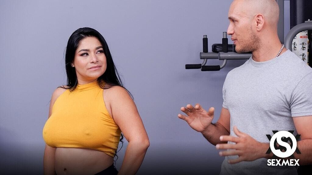 TRAINING A BUSTY GIRL . MIA SÁNZ