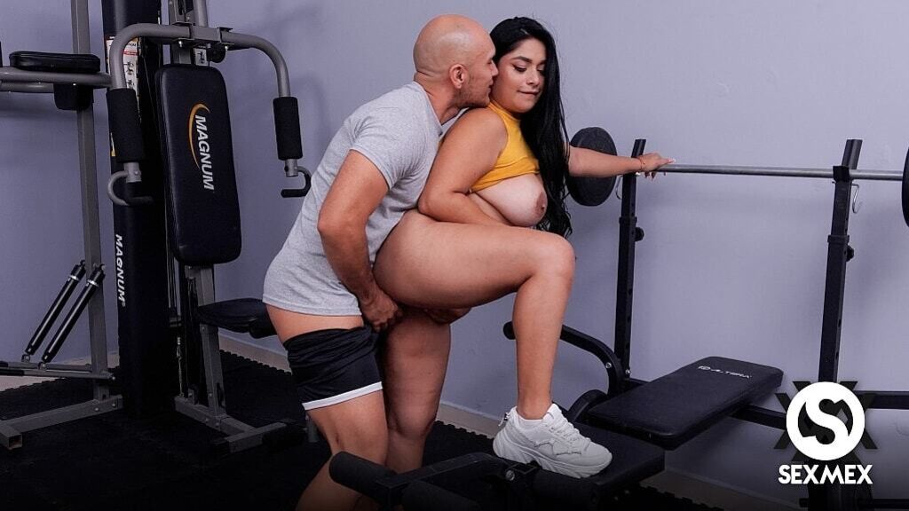 TRAINING A BUSTY GIRL . MIA SÁNZ