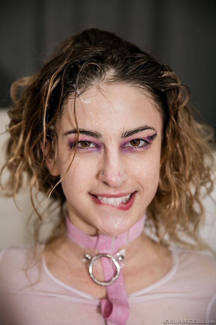 SUBMISSIVE, SQUIRTING KRISTEN'S HOOKUP