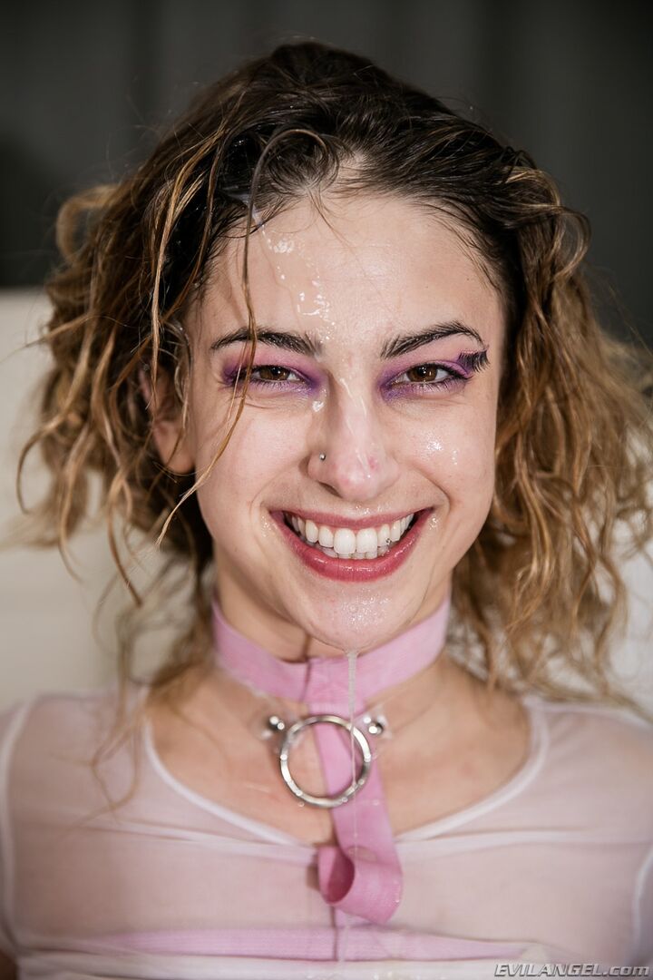 SUBMISSIVE, SQUIRTING KRISTEN'S HOOKUP