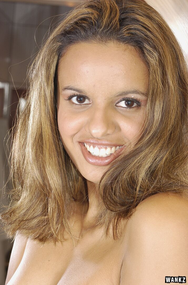 Bruna Loves Having Two Hard Dicks At One Time