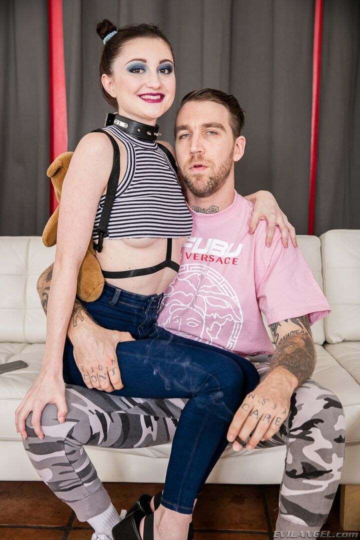 SUBMISSIVE, SQUIRTING HAILEY'S HOOKUP